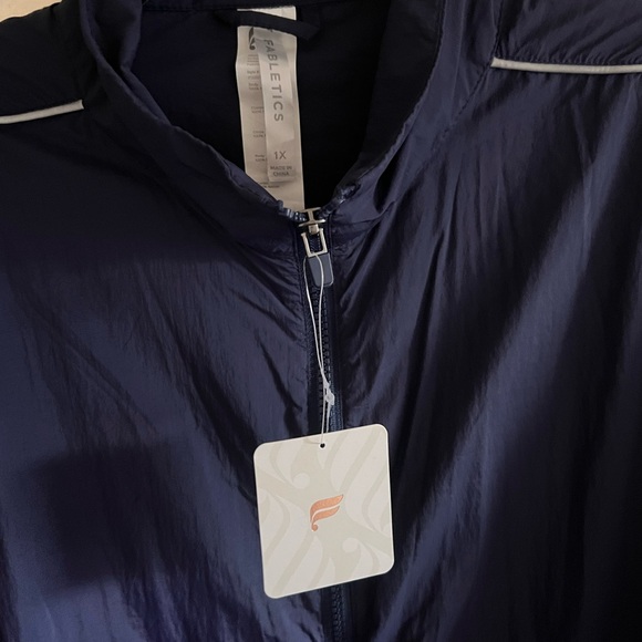 NEW Fabletics Oversized Windbreaker. Size 1X. - Picture 2 of 3